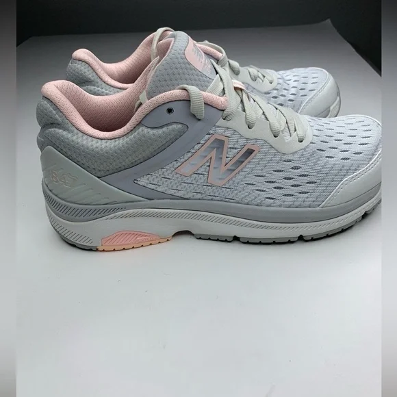 New Balance 847 v4 size 6.5 Womens - Picture 3 of 5